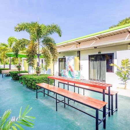 OYO 450 Rawai Studios Resort Exterior foto