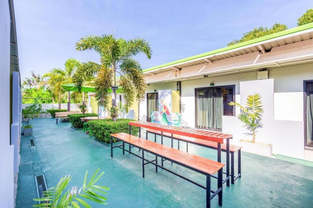 OYO 450 Rawai Studios Resort Exterior foto