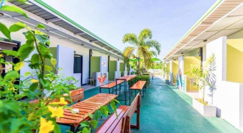 OYO 450 Rawai Studios Resort Exterior foto