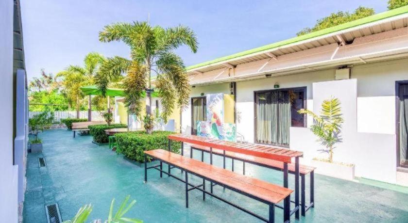 OYO 450 Rawai Studios Resort Exterior foto